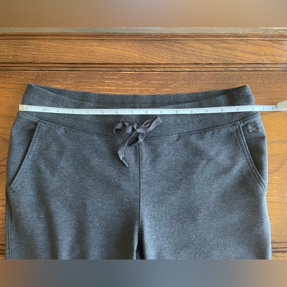 Eddie Bauer gray sweatpants, XS, but roomie! - Picture 7 of 9